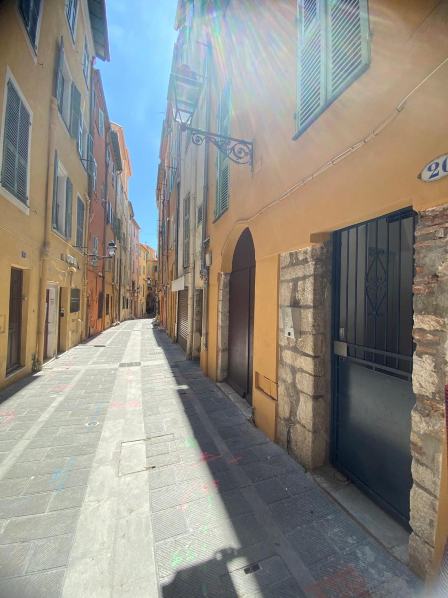 Le Bastion-plage-vue Menton
